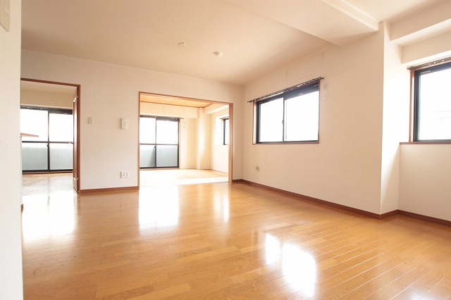 居室・リビング　同物件別号室