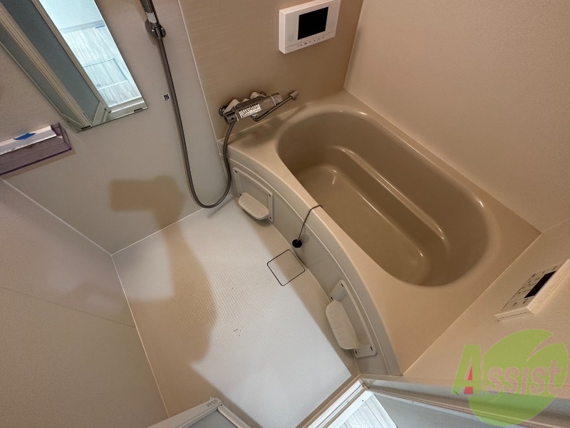 バス・シャワールーム　追い焚き機能が付いているのでいつでも温かいお風呂に入れますよ