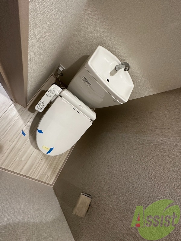 トイレ　温水洗浄便座なので快適に使用できそうですね。