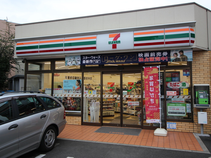 コンビニ　セブンイレブン下馬北店（コンビニ）まで240m