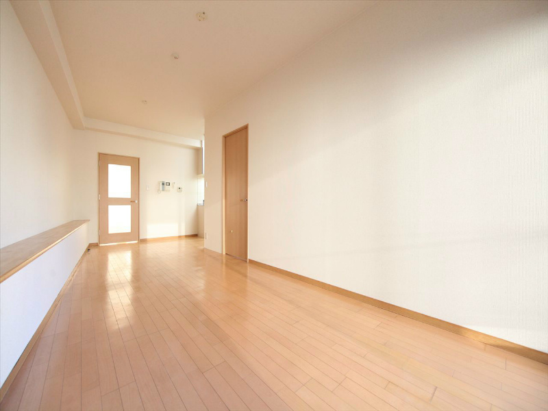 居室・リビング　ＬＤＫ13.3帖　システムキッチン　エアコン付　バルコニー