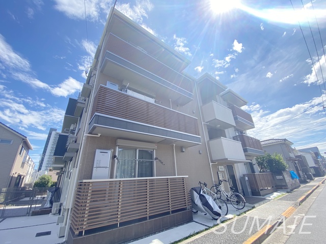 建物外観　3階建てです！