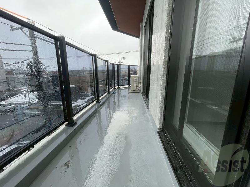 バルコニー　バルコニーが付いていますので一息ついてみてはいかがですか。