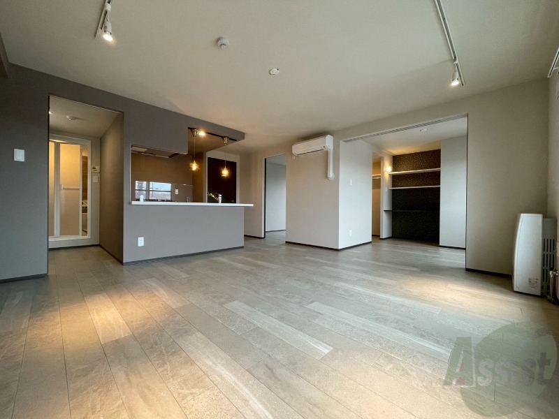 居室・リビング　広々としたリビングですね。使い勝手がよさそうですね！