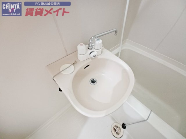 洗面設備　同型参考写真