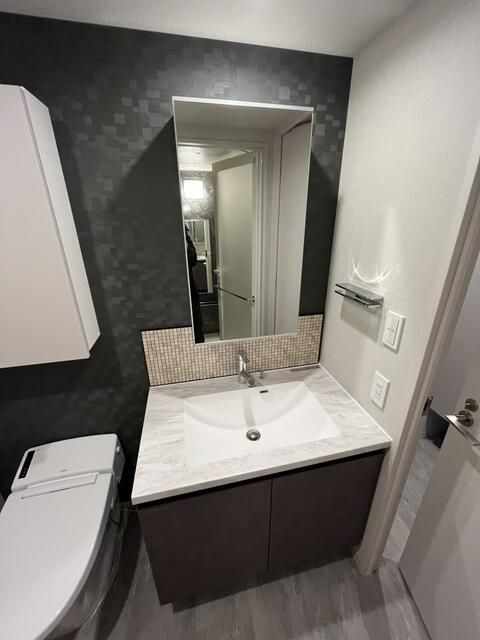 洗面設備　ゆったりとスペースのある洗面所