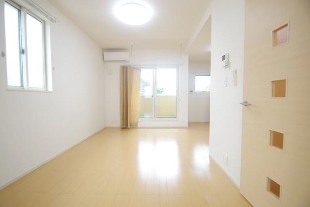 居室・リビング　★窓が多くて風通しがとても良いです★