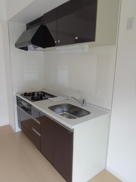 キッチン　三口ガスコンロ