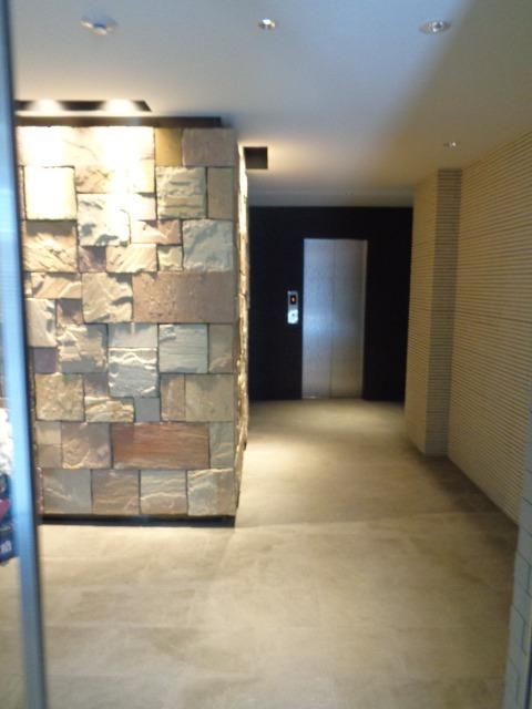 その他共有部分　おしゃれなエントランスロビー