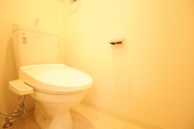 トイレ　※別室の参考写真の為、現況優先です。