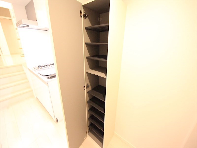 玄関　玄関　シューズボックス付（収納充実してます）