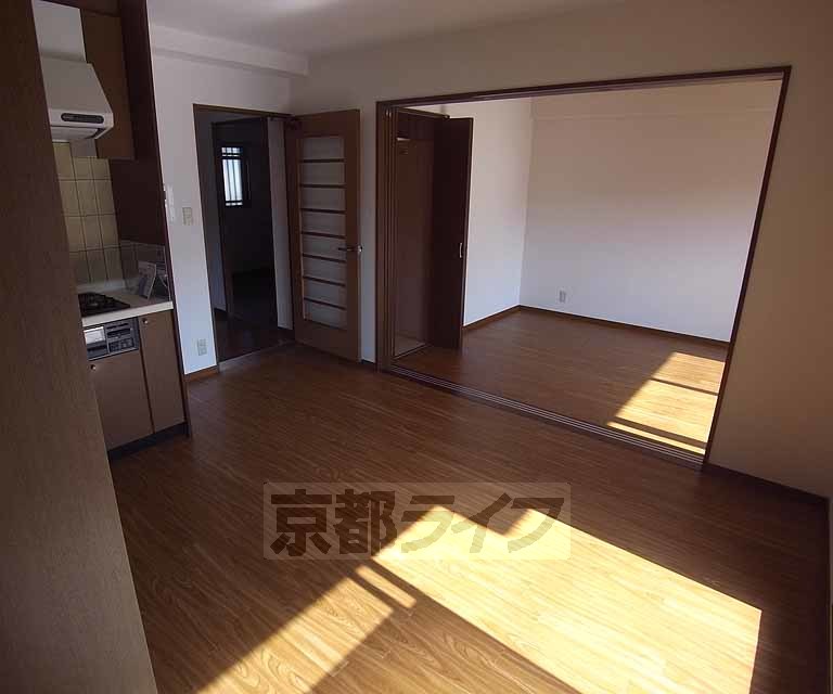 居室・リビング　フローリングでとても綺麗です。