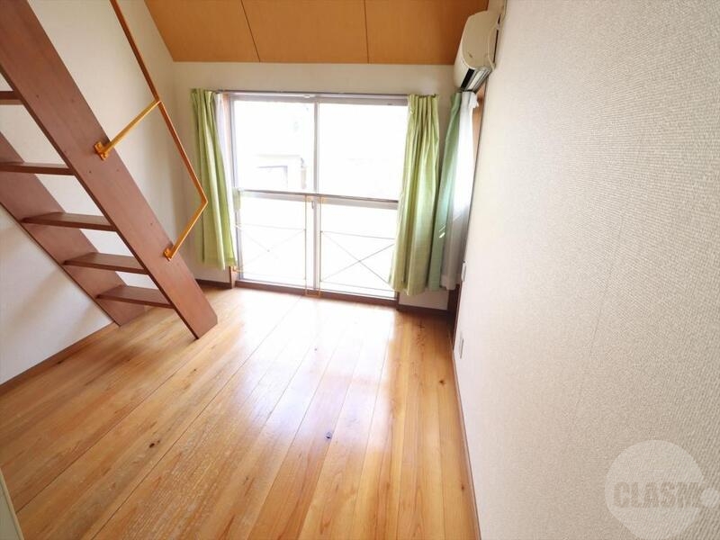 居室・リビング　５．５帖の洋室です