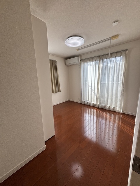 その他部屋・スペース　３階洋室６．１畳　※室内洗濯干しあり　＊カーテンは設備に含ま