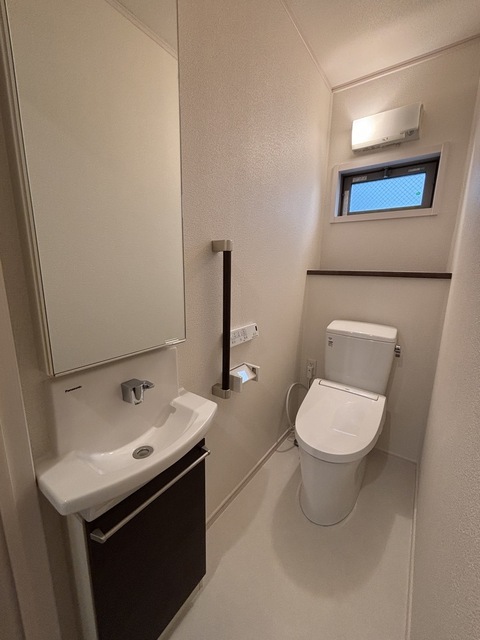 トイレ　１階トイレ　＊備品等は設備に含まず