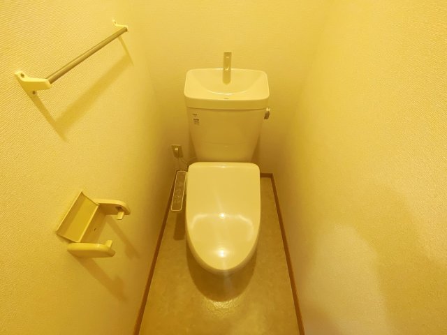 トイレ　別号室の参考写真です。