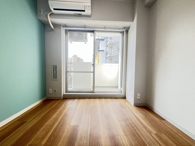 居室・リビング　こちらの居間で趣味の時間をお楽しみください