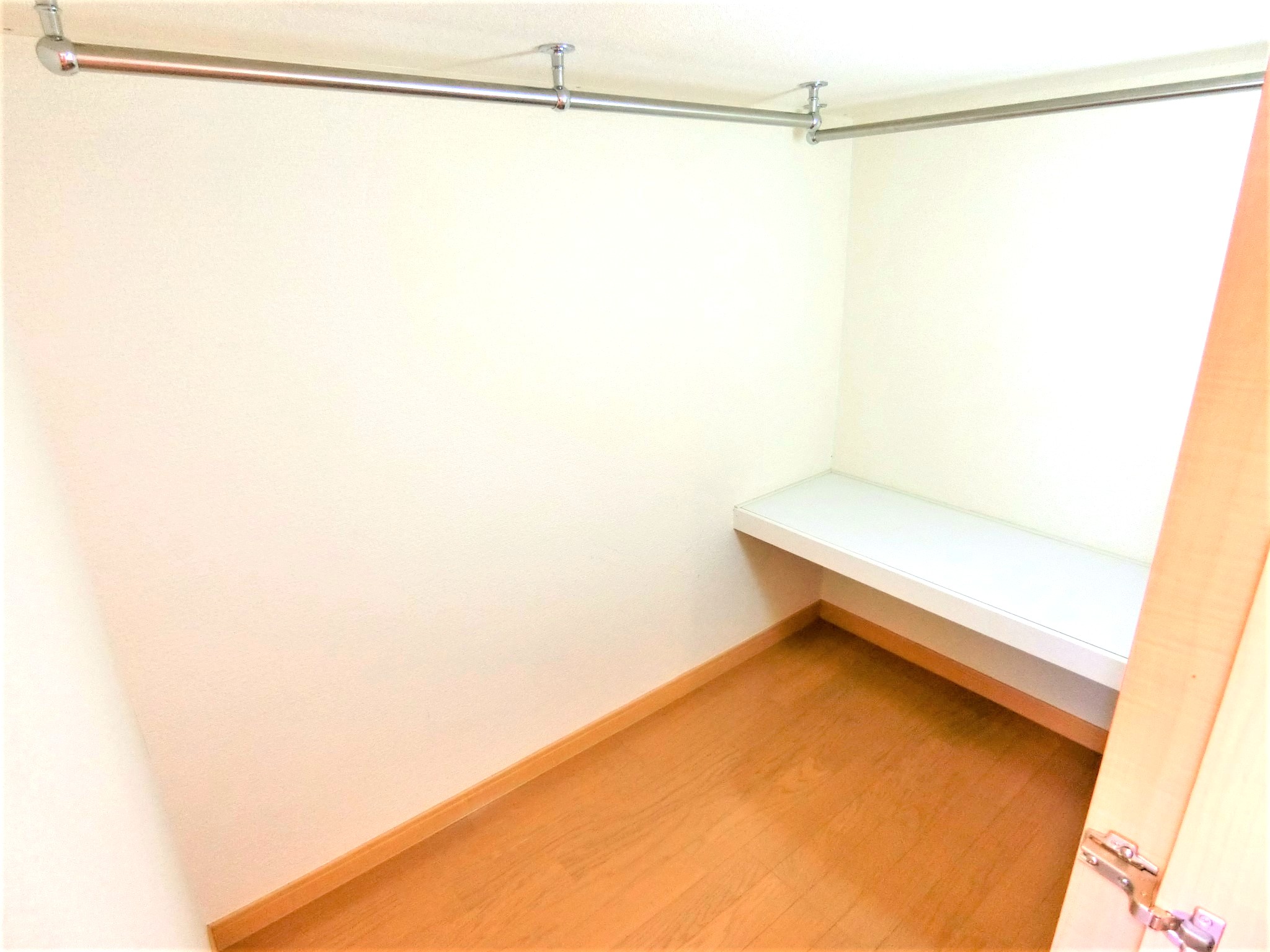 収納　タンス要らずのウォークインクローゼットの内部です☆