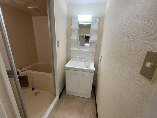 洗面設備　別部屋参考写真です