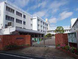 中学校　練馬区立三原台中学校（中学校）まで983m