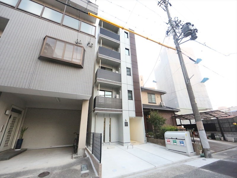 建物外観　外観　オートロック付　宅配ＢＯＸ付　防犯カメラ付