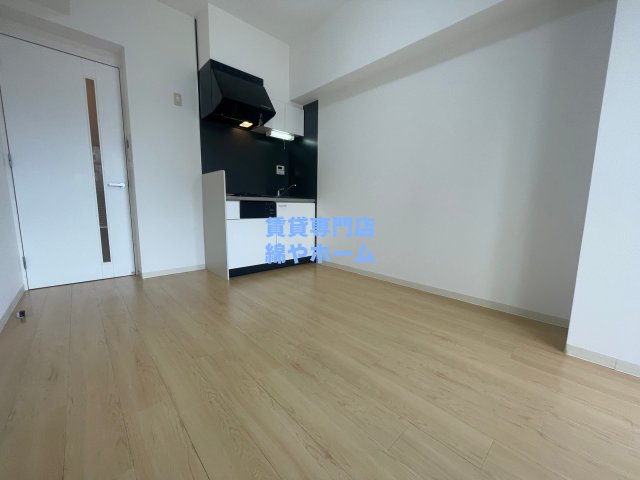 居室・リビング　落ち着いた色調の洋室です