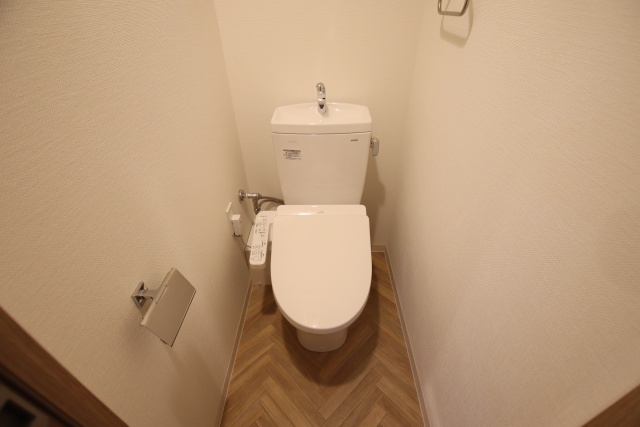 トイレ　※別室の参考写真の為、現況優先です。