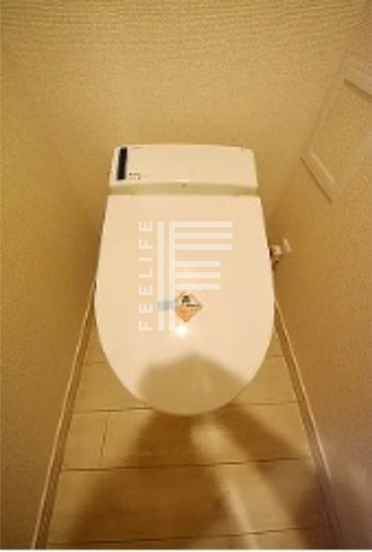 トイレ　同間取り別部屋の写真です、ご参考までに。