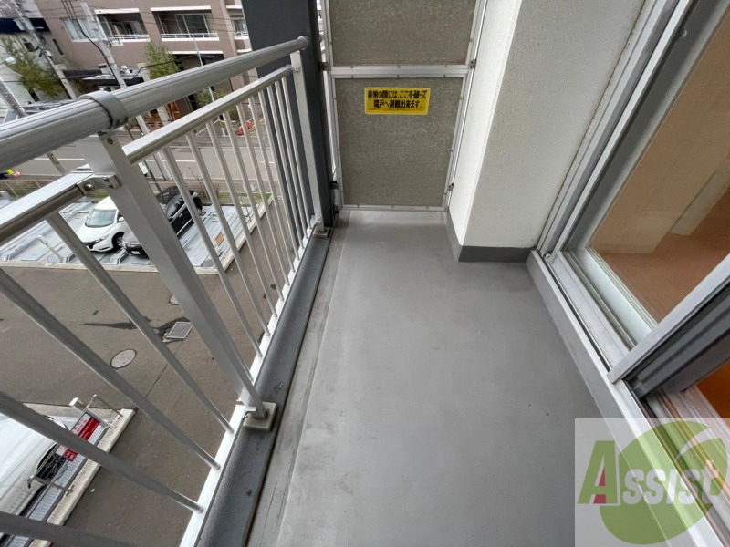 バルコニー　バルコニーは幅があり、広い印象を受けました。