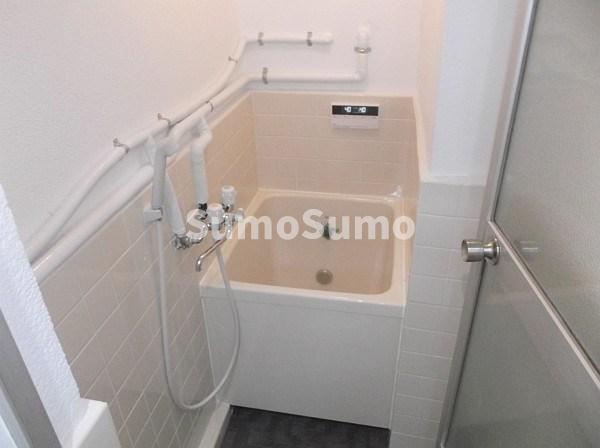 バス・シャワールーム　落ち着いた空間のお風呂です