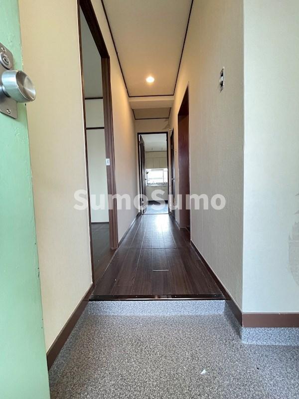 玄関　収納もある玄関です