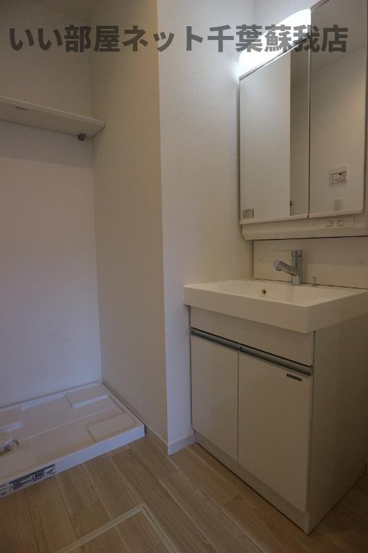 洗面設備　ゆったりとスペースのある洗面所