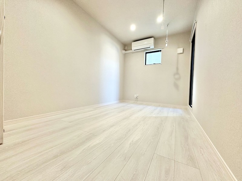 その他部屋・スペース　洋室6帖　クローゼット付　エアコン完備　バルコニー