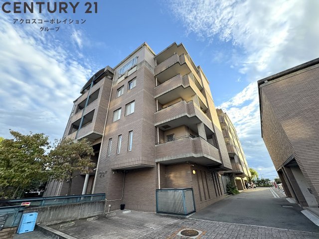 建物外観　オートロック付きで安心！宅配BOX付きで便利！