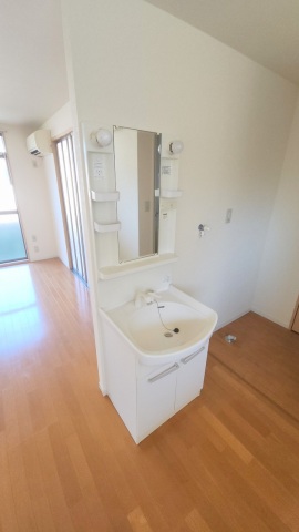 洗面設備　独立洗面台あります