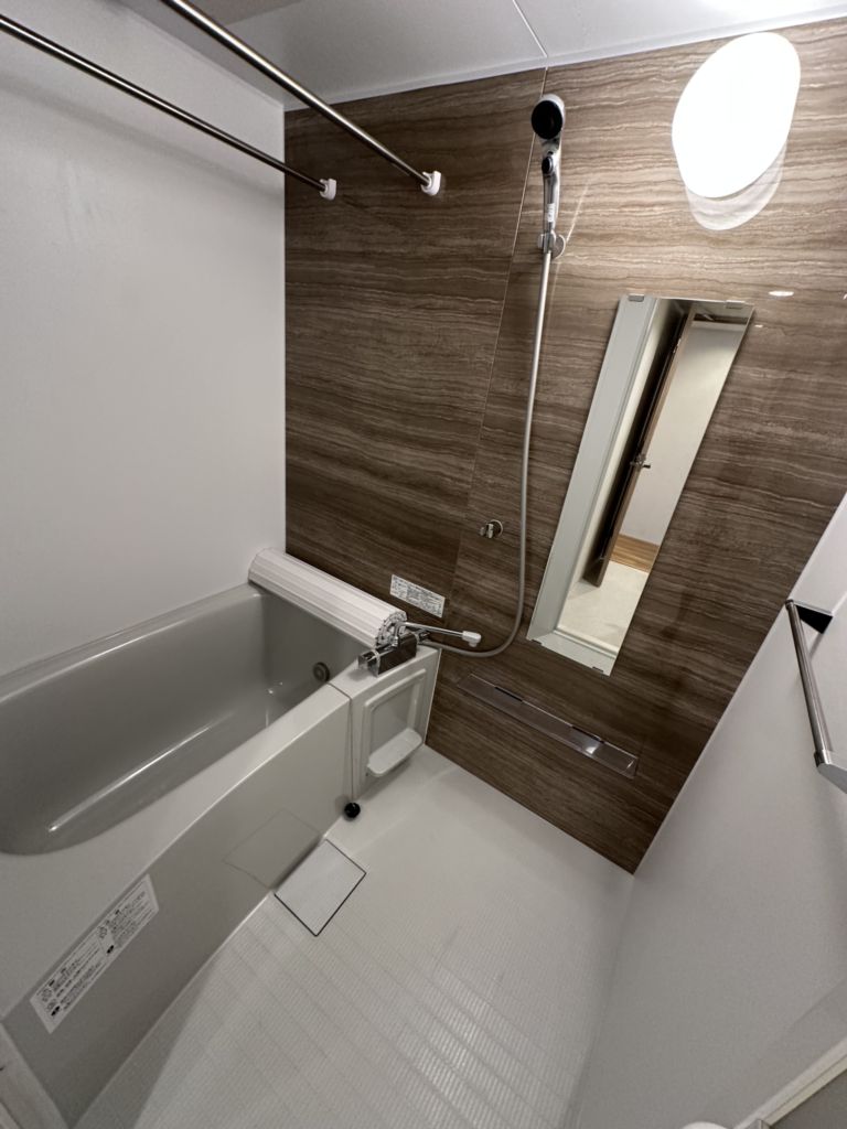 バス・シャワールーム　落ち着いた空間のお風呂です