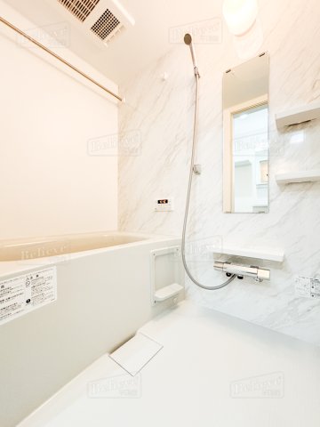 バス・シャワールーム　追い焚き・浴室乾燥機付きのお風呂です♪