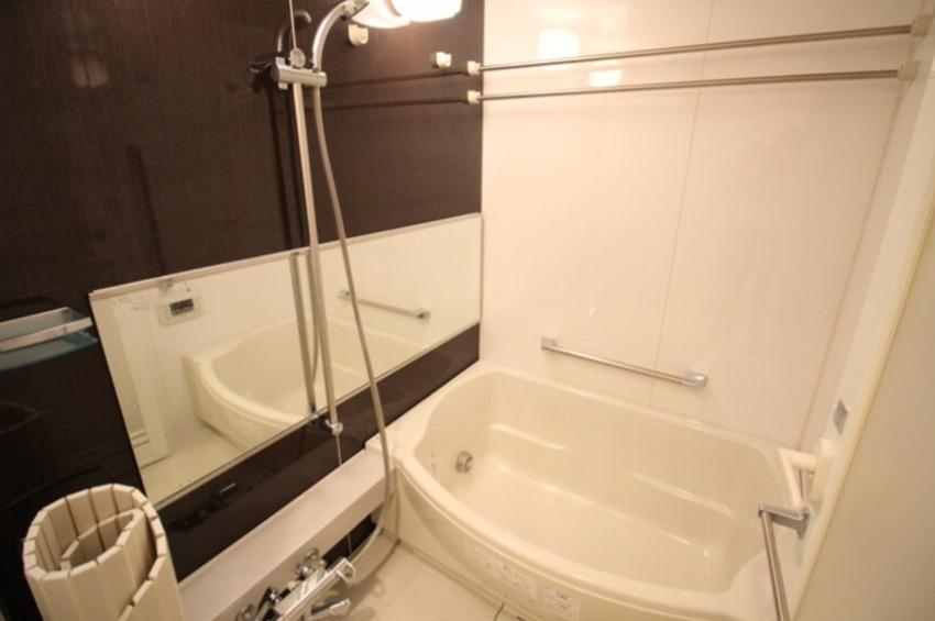 バス・シャワールーム　内装は別のお部屋の参考写真です。