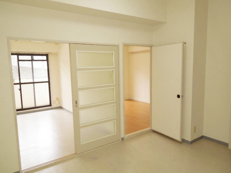 居室・リビング　こちらのリビングで趣味の時間をお楽しみください♪