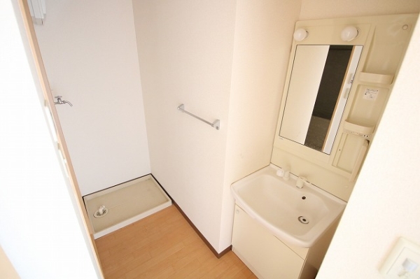 洗面設備　忙しい朝の身支度にも大活躍で便利な独立洗面台！