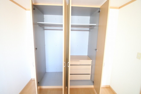 収納　ハンガーパイプ・引き出しもあり、収納力◎便利さ◎