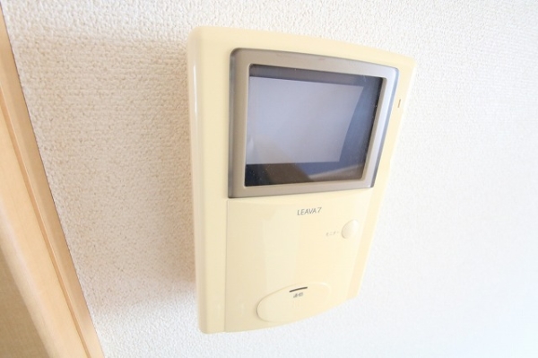 セキュリティ　訪問者がモニターで確認できるインターフォンで安心です。