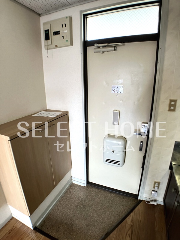 玄関　収納もある玄関です