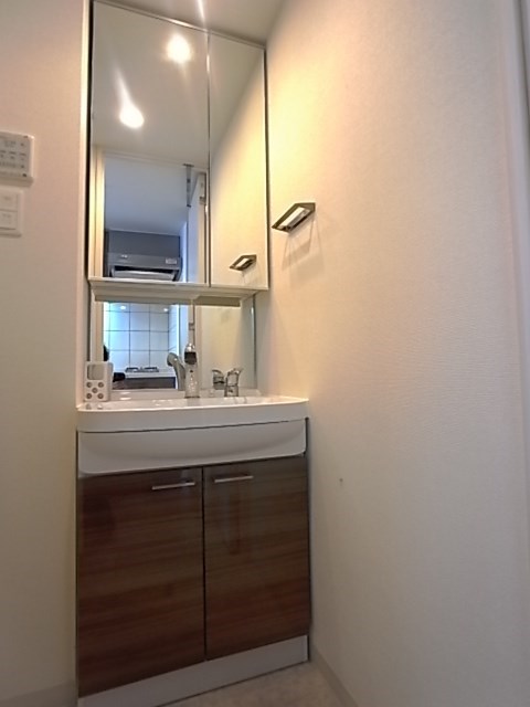 洗面設備　独立洗面台です