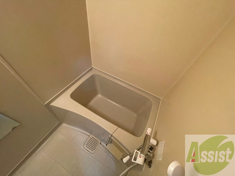 バス・シャワールーム　お風呂になります。一日の疲れを癒してくださいね。