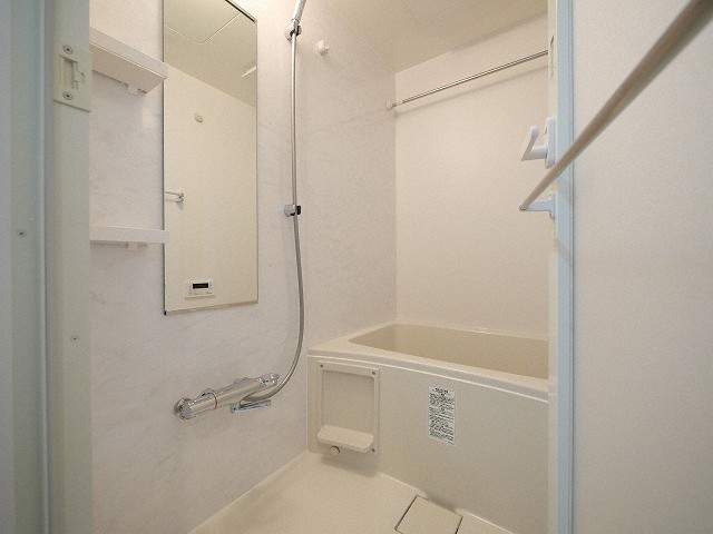 バス・シャワールーム　コンパクトで使いやすいお風呂です