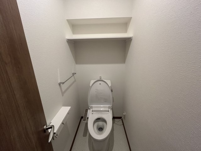 トイレ　収納棚あります！