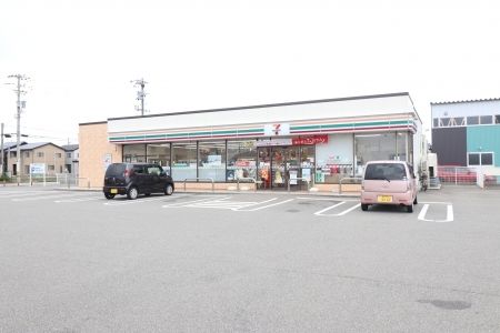 コンビニ　セブンイレブン（コンビニ）まで650m