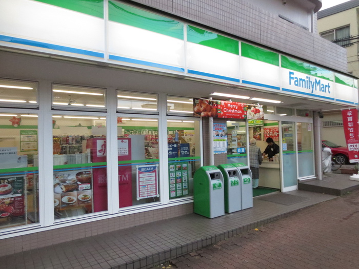 コンビニ　ファミリーマート（コンビニ）まで370m