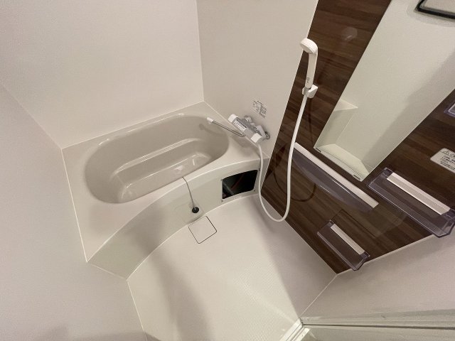 バス・シャワールーム　落ち着いた空間のお風呂です